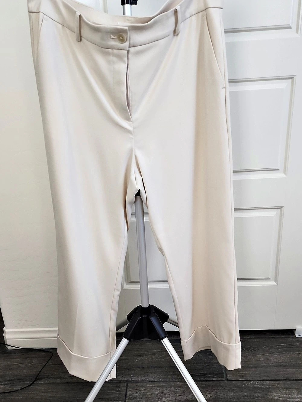 LOFT Outlet Cropped Pants in White Size 12P Like New